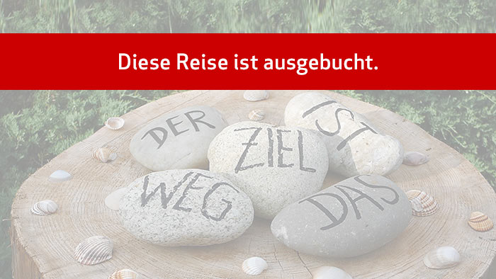 Diese Reiss ist ausgebucht - Beschriftete Steine mit dem Zitat "Der Weg ist das Ziel"