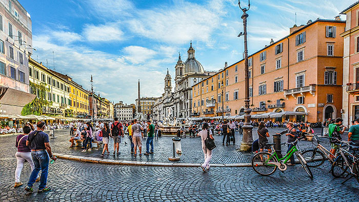 Straßenszene auf der Piazza Navona